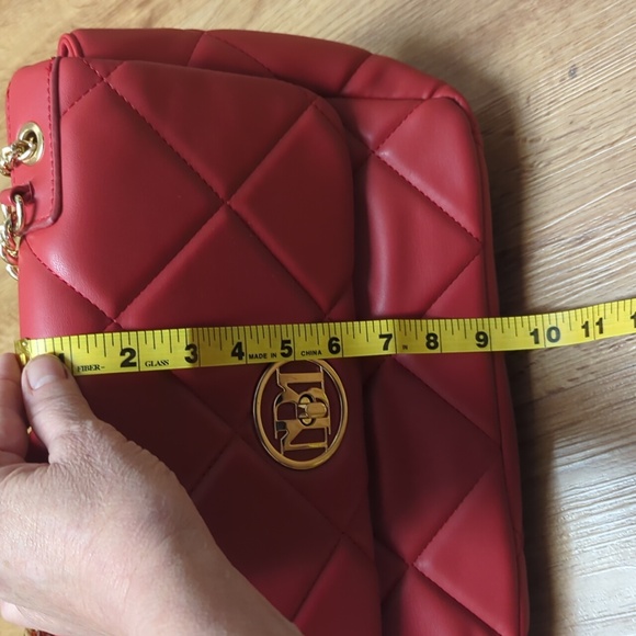 Badgley Mischka - Red Small Quilted Turnlock Crossbody Convertible Hand NWT - Picture 9 of 9